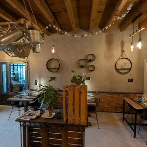 https://l-oustaloun.fr-provencehotel.com